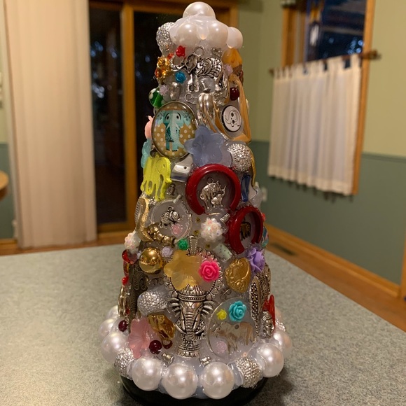 ELEPHANT LOVE Junkdrawer Tree Handmade Decoration - Picture 4 of 16